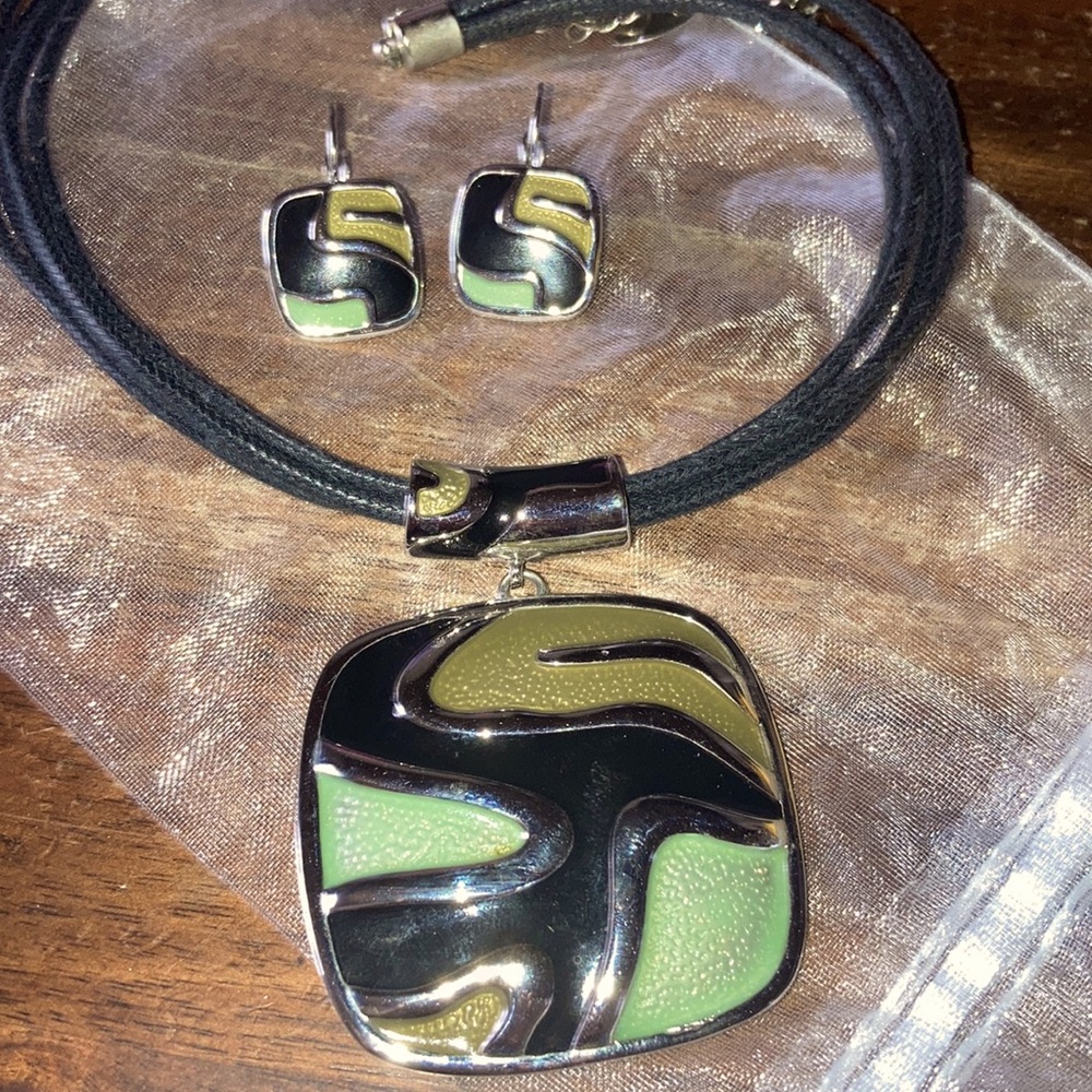 Latasia Neaklace and earring set